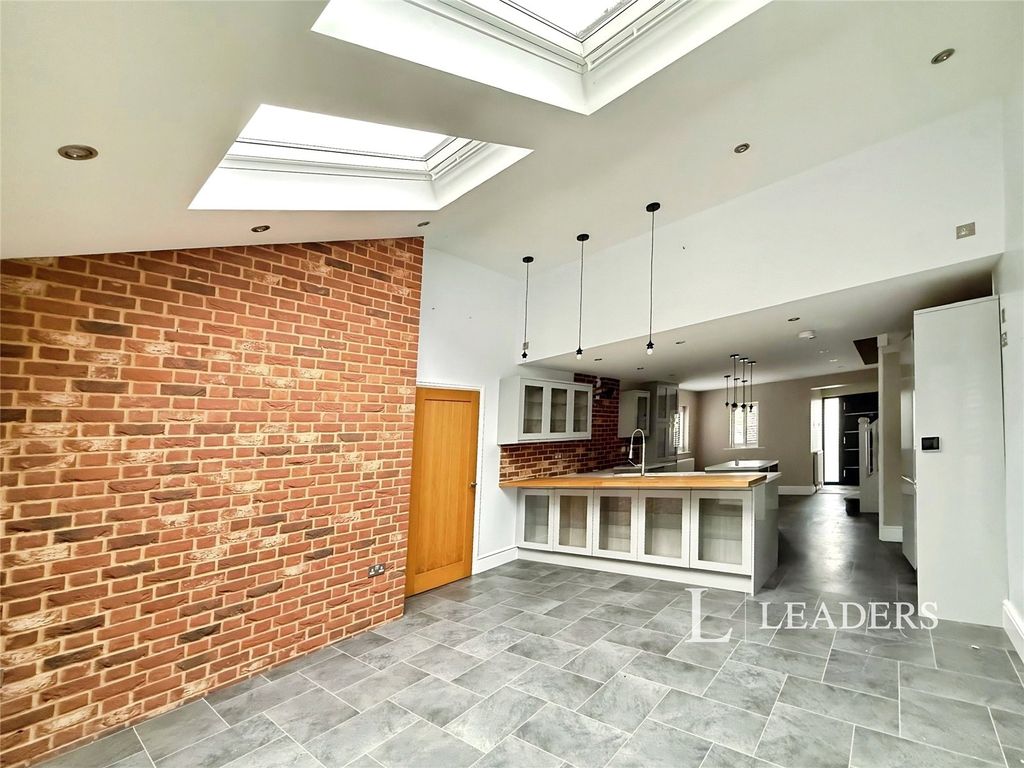 Property photo 2 of 14 Picture No. 20