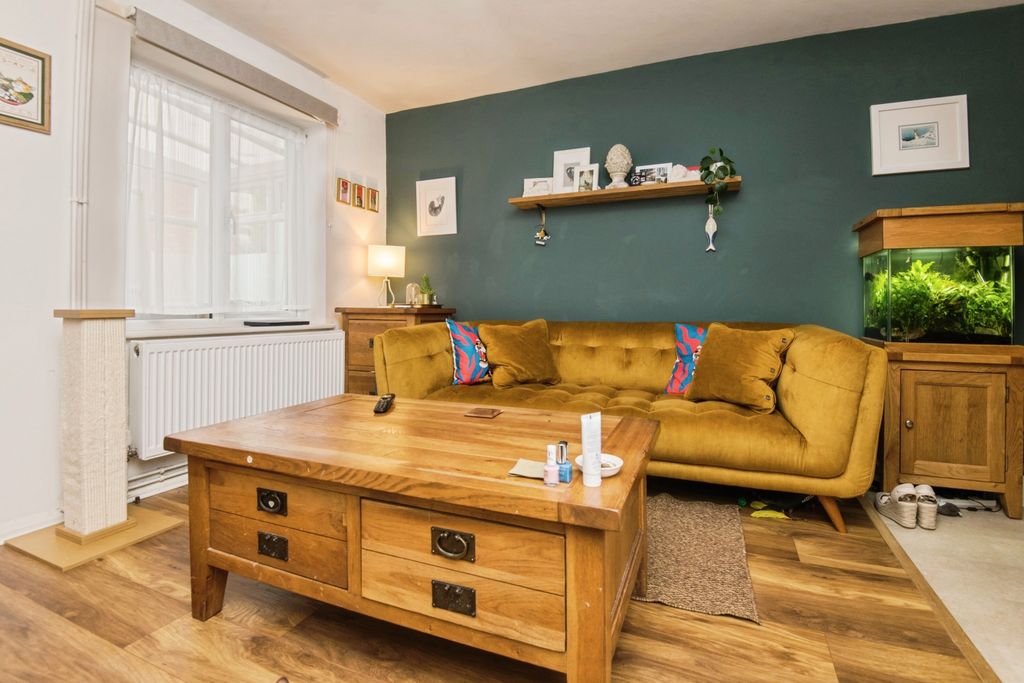 Property photo 3 of 19