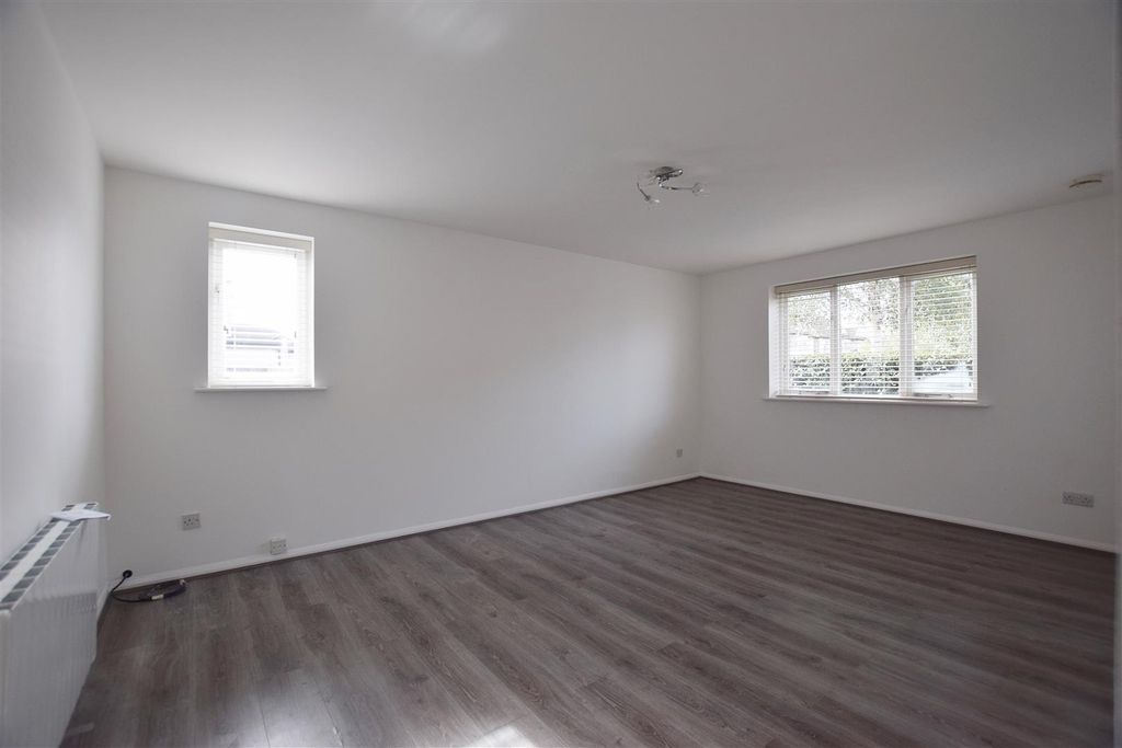 Property photo 1 of 5 105Draycottcloserecep1.Jpg
