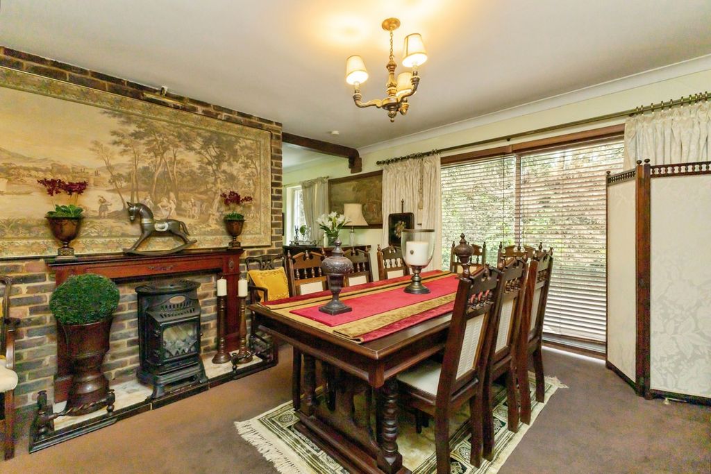 Property photo 3 of 25 Dining Room