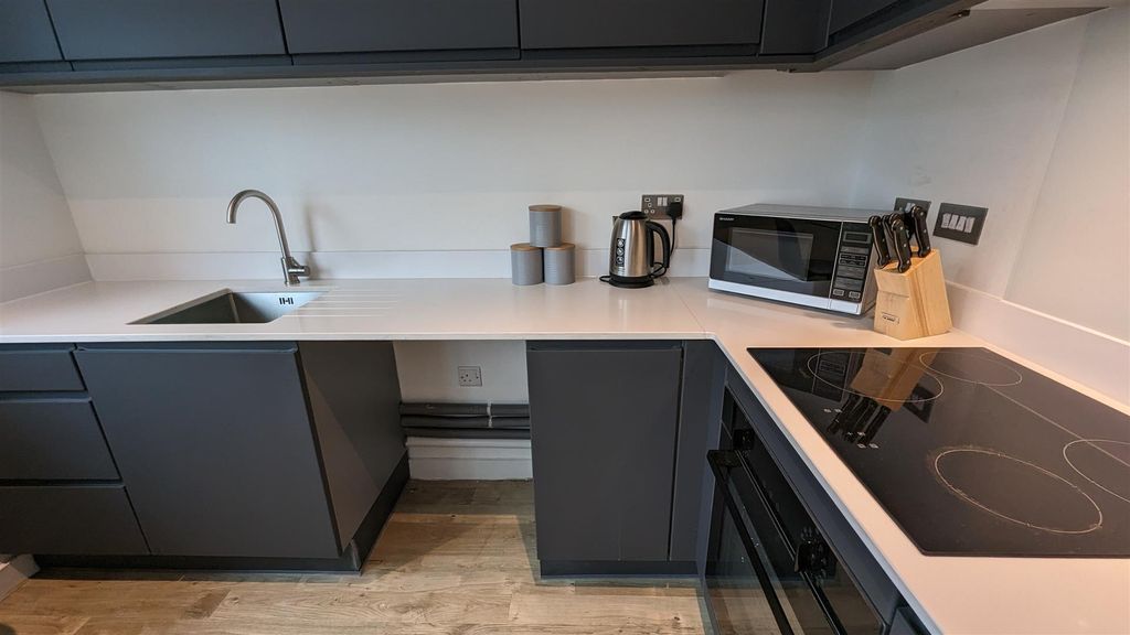 Property photo 2 of 8 407 Kitchen.Jpg
