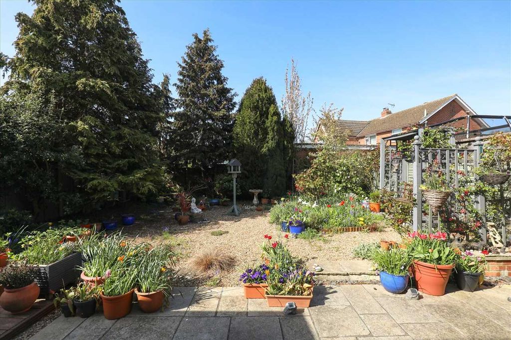 Property photo 2 of 16 Garden