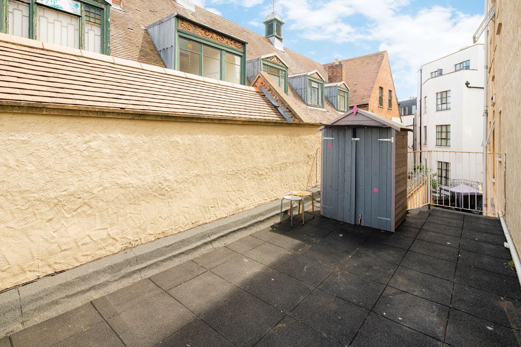Property photo 3 of 12