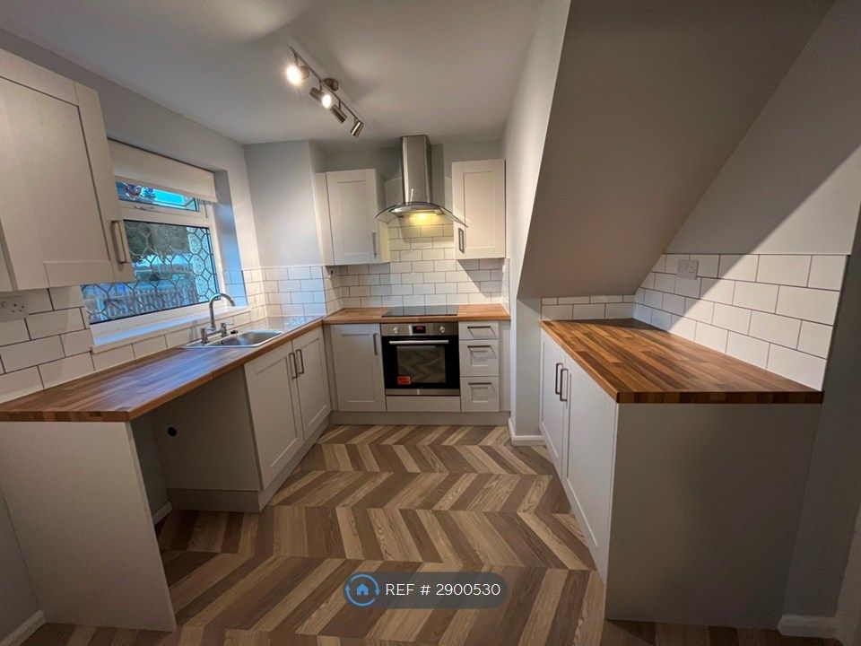 Property photo 2 of 14 Kitchen