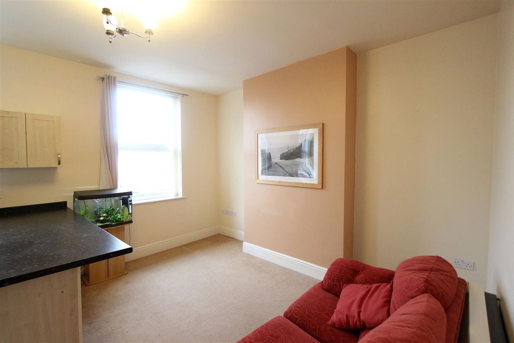 Property photo 2 of 9 Lounge