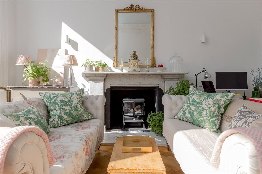 Property photo 3 of 19 Drawing Room