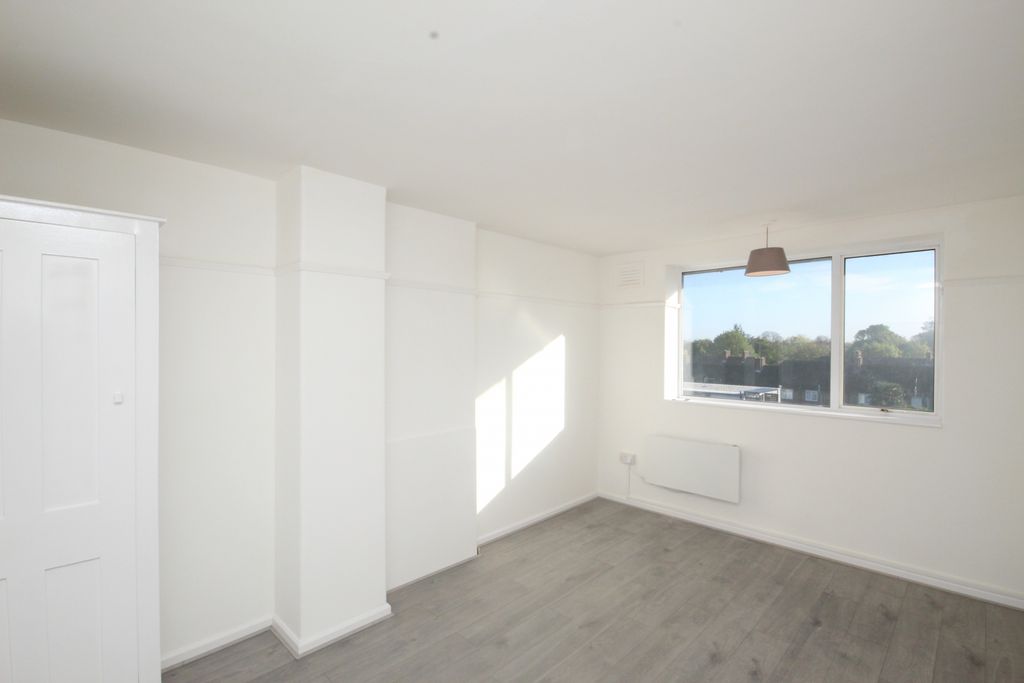 Property photo 3 of 9 Gallery