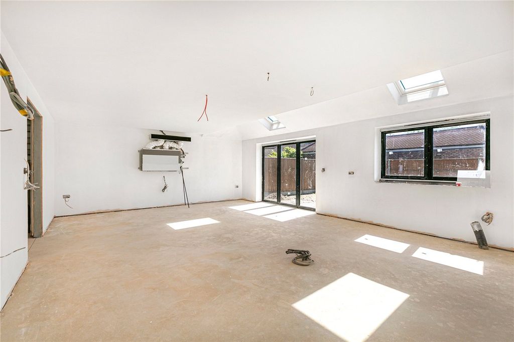 Property photo 3 of 12 Picture No. 11