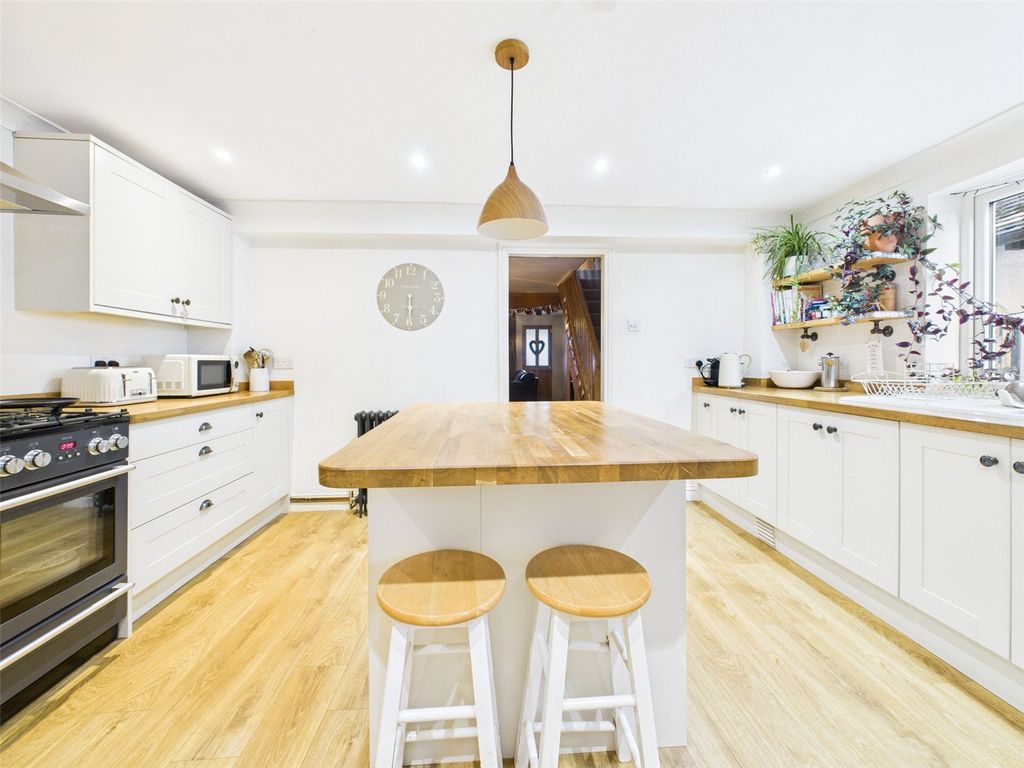 Property photo 3 of 37 Picture No. 09