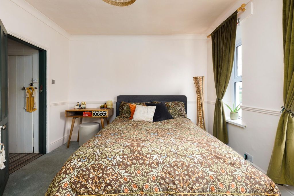 Property photo 3 of 28 9 Whitehall Gardens-1.Jpg