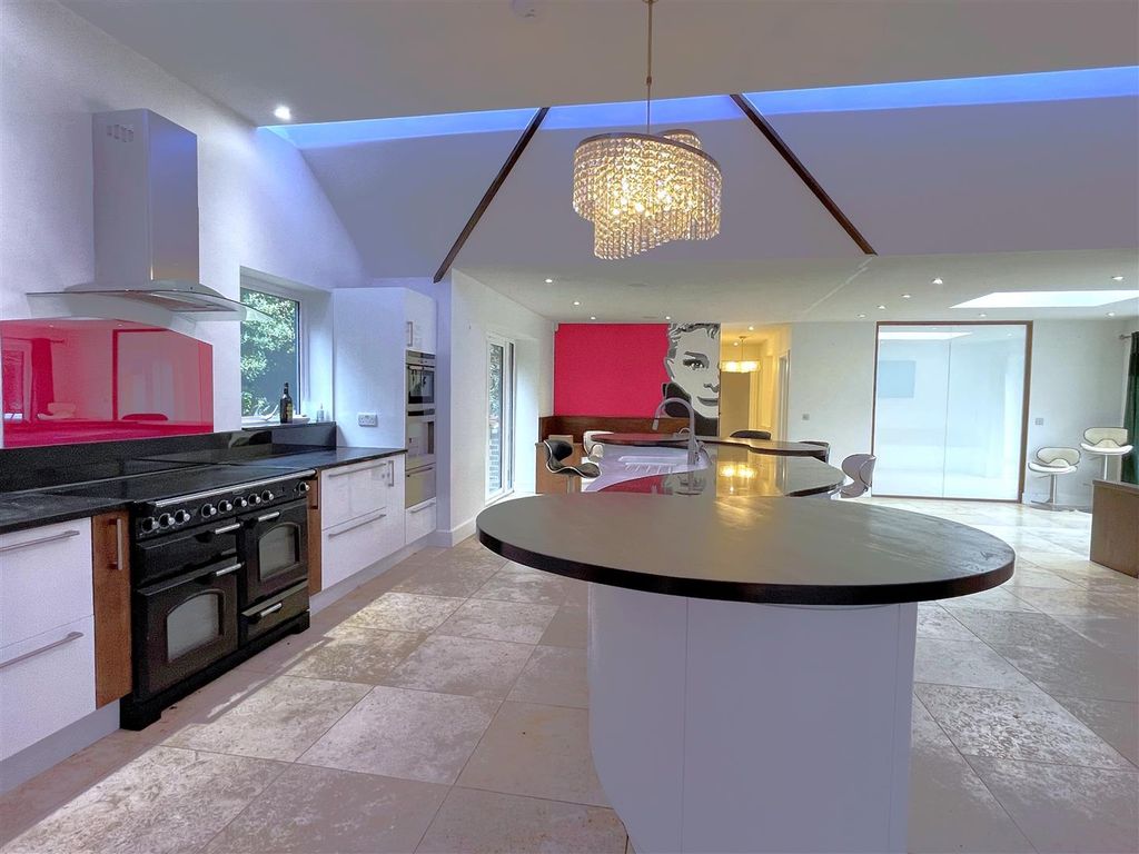 Property photo 2 of 25