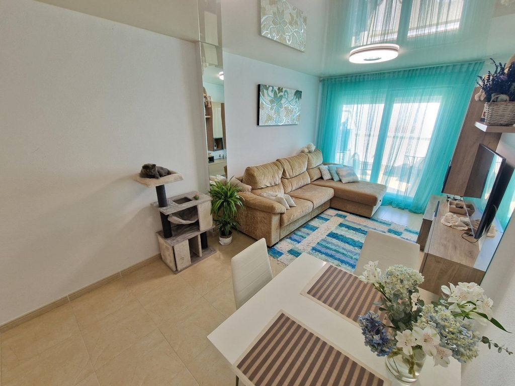 Property photo 1 of 32