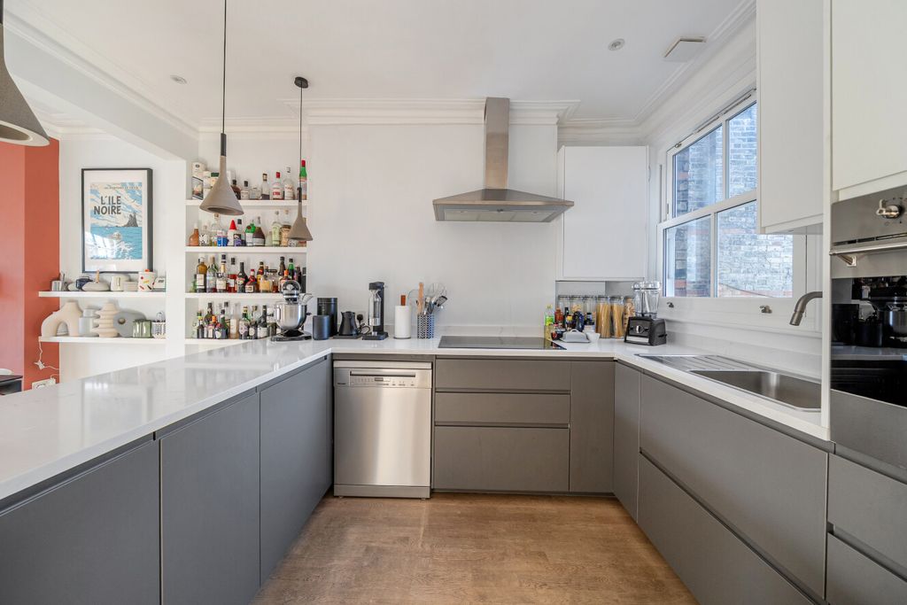 Property photo 3 of 28 3