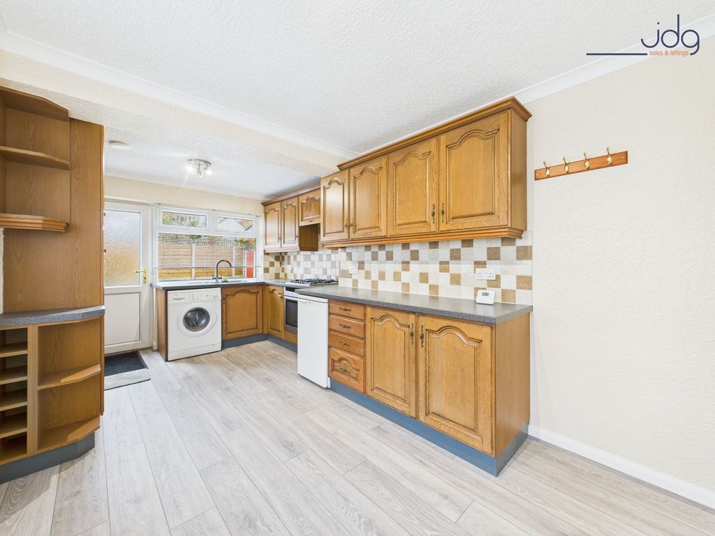 Property photo 2 of 12 Kitchen