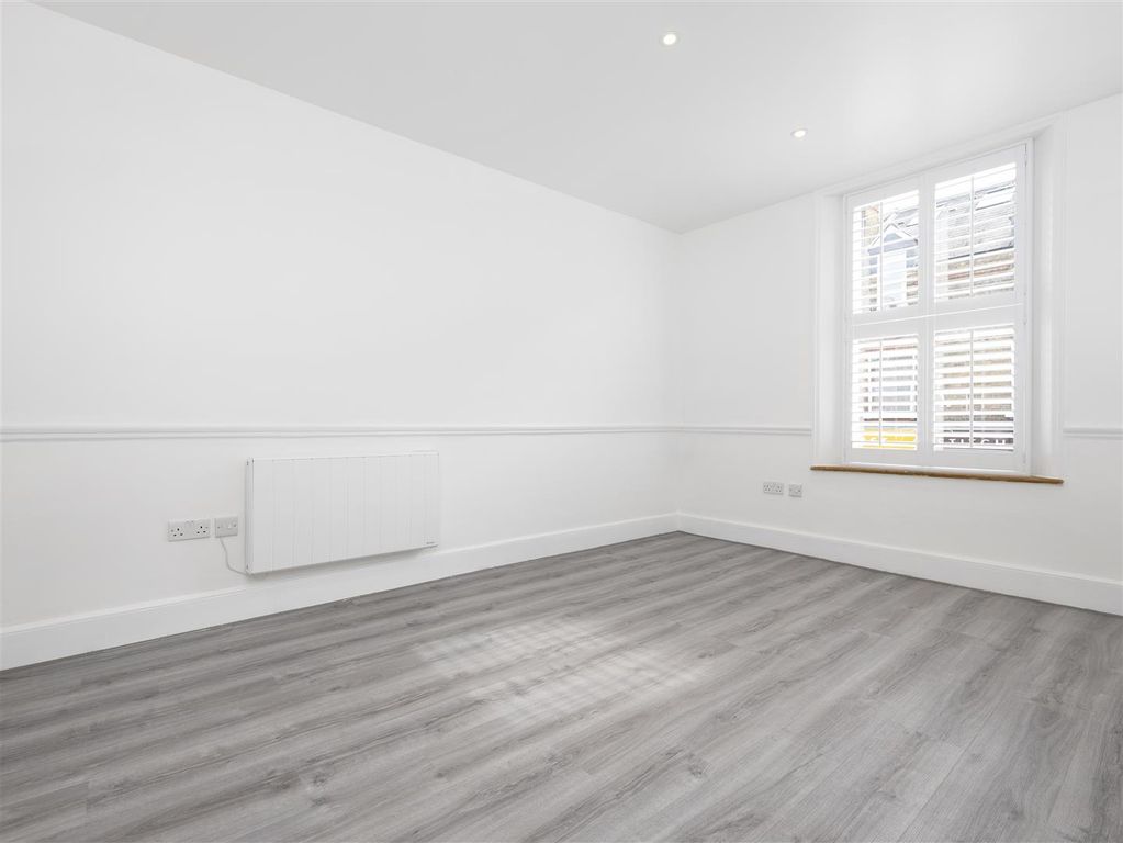 Property photo 3 of 7 Livign Room.Jpg