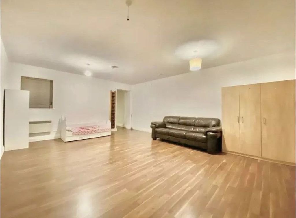 Property photo 2 of 5