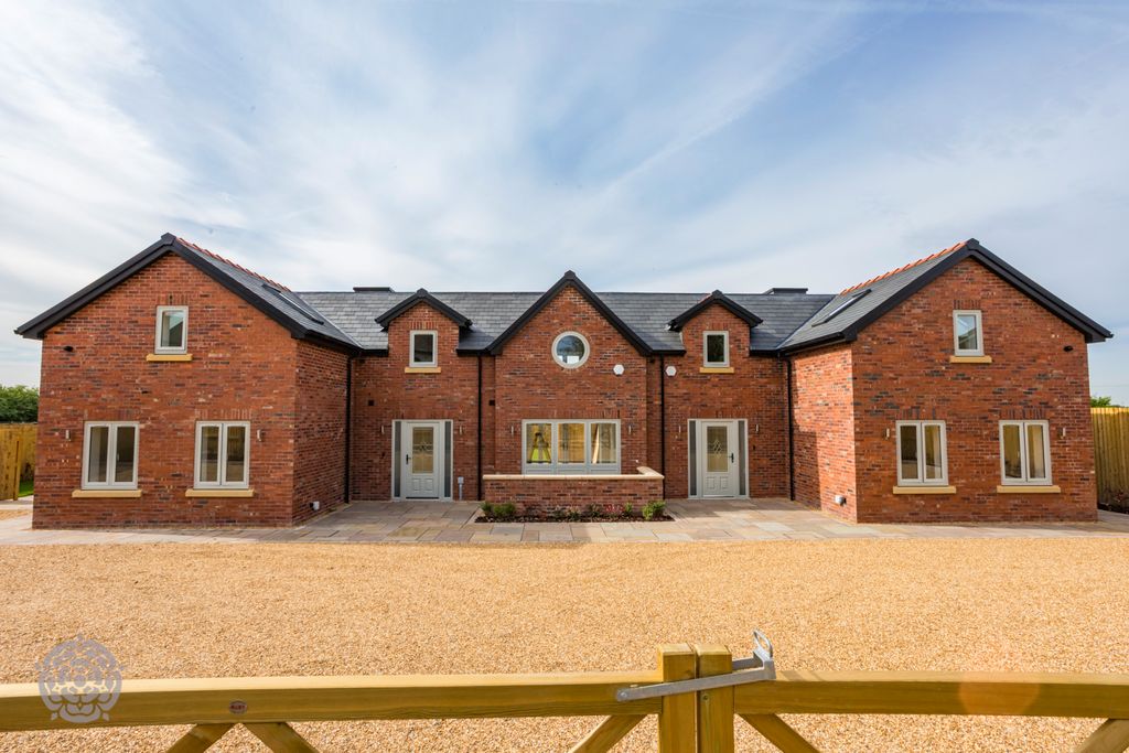 Property photo 2 of 46 Picture No. 84