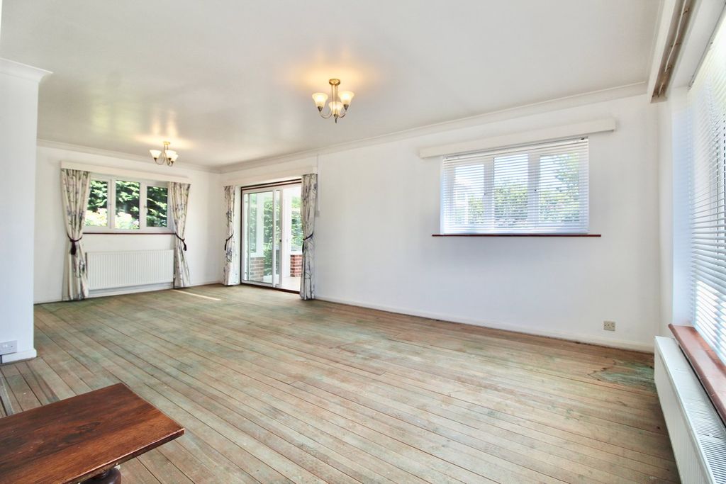 Property photo 2 of 21