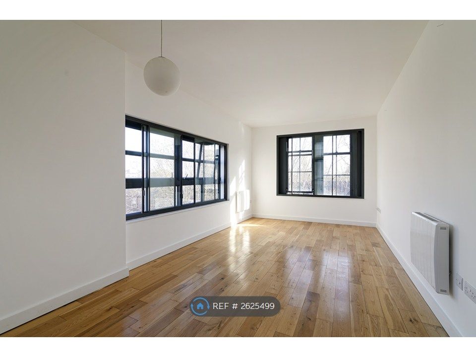 Property photo 3 of 19 Main Room 2