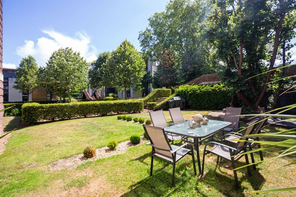 Property photo 3 of 17 Gilbert Scott