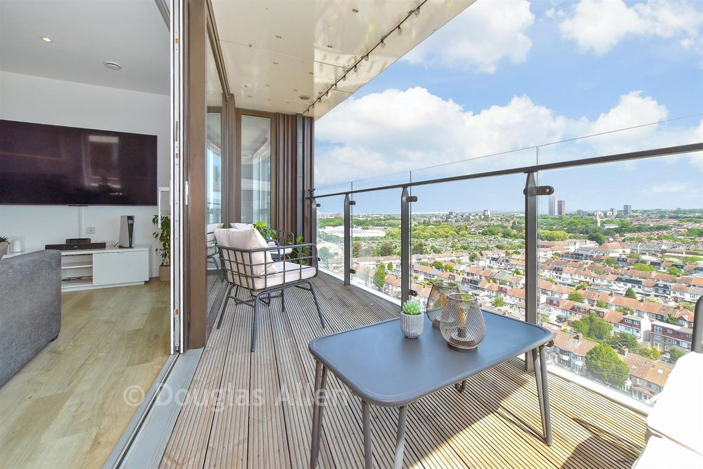 Property photo 1 of 18 Balcony / Terrace