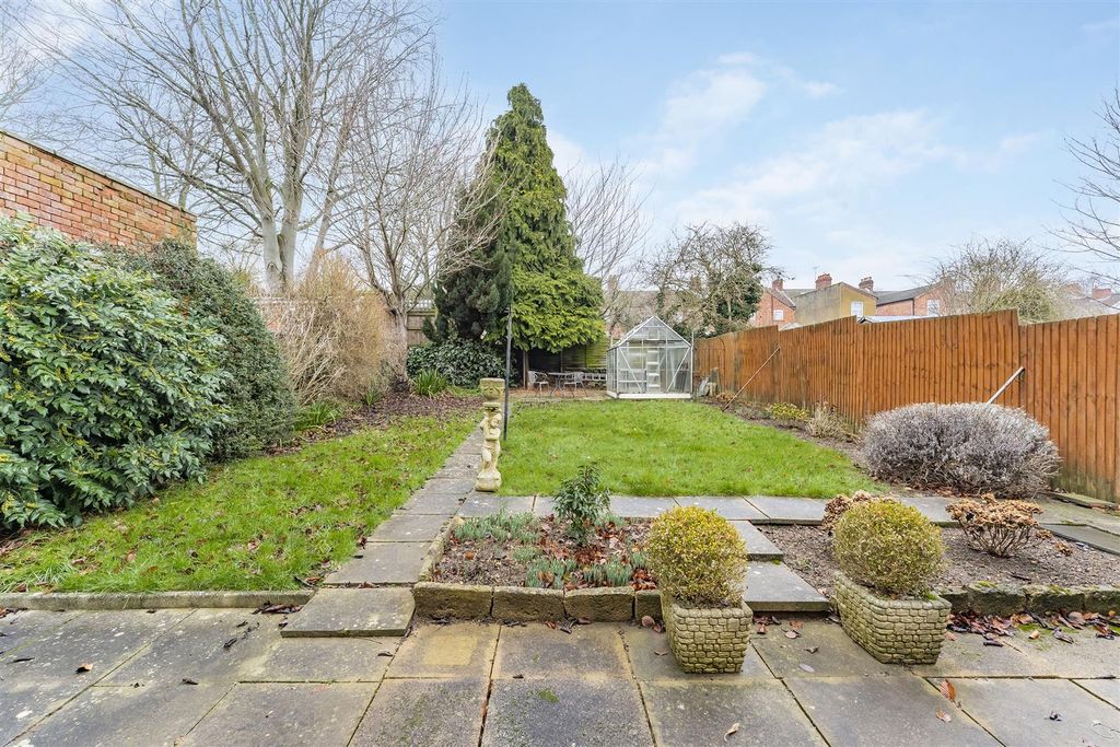 Property photo 2 of 19 Garden