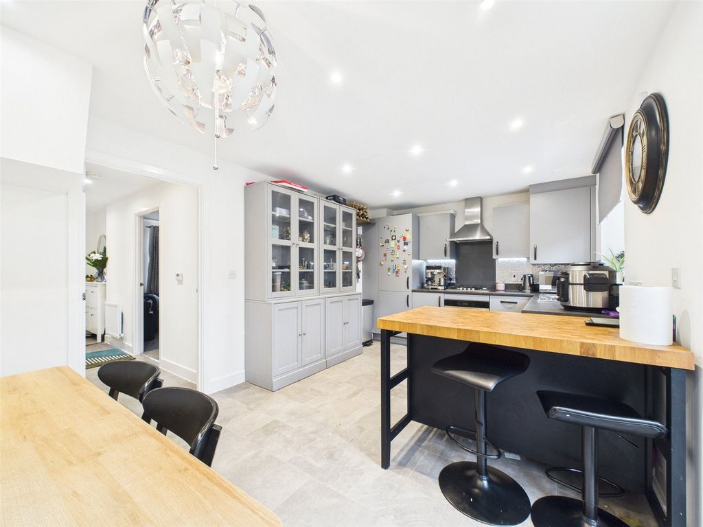 Property photo 2 of 12 Picture No. 10