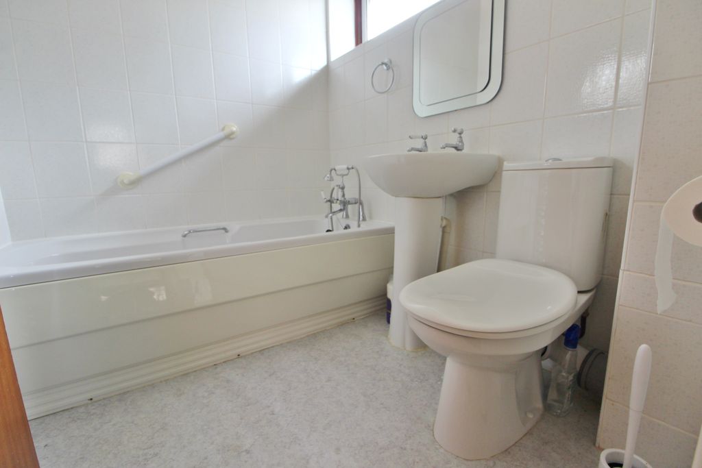 Property photo 3 of 28