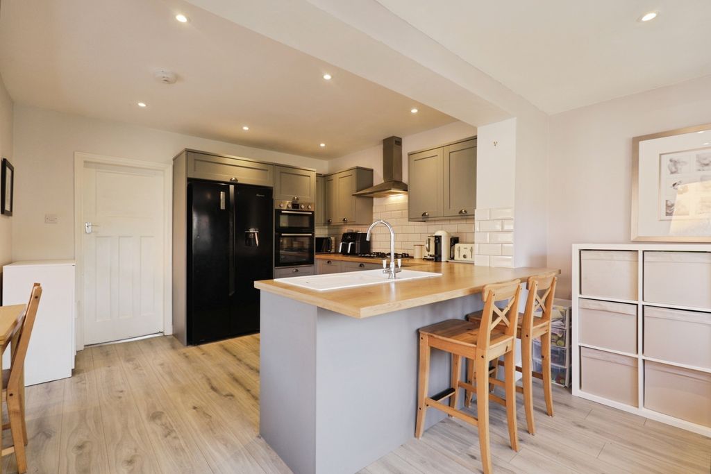 Property photo 3 of 21 Pbox-Img.Jpg