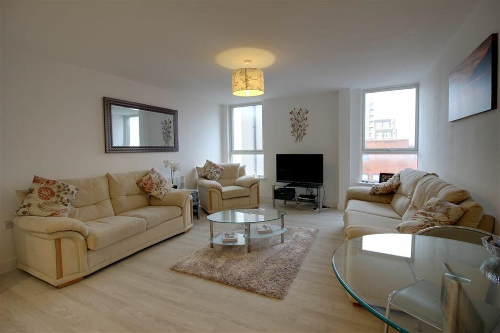 Property photo 3 of 7 Living Room