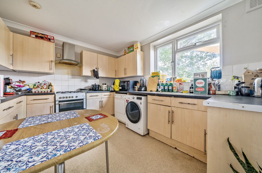Property photo 3 of 11 Kit-Breakfast Room2