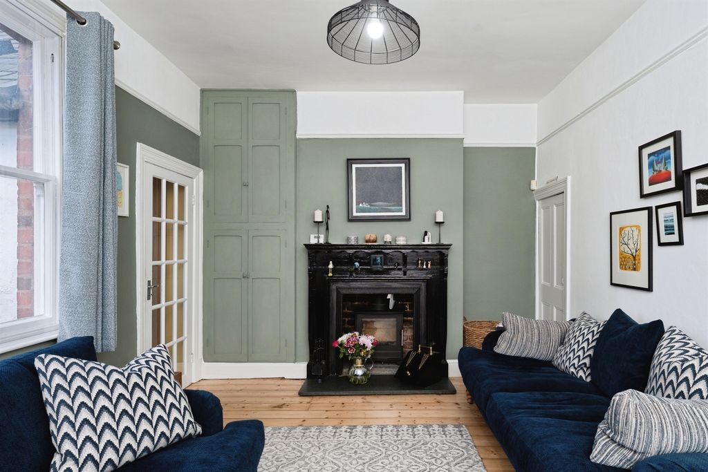 Property photo 2 of 21