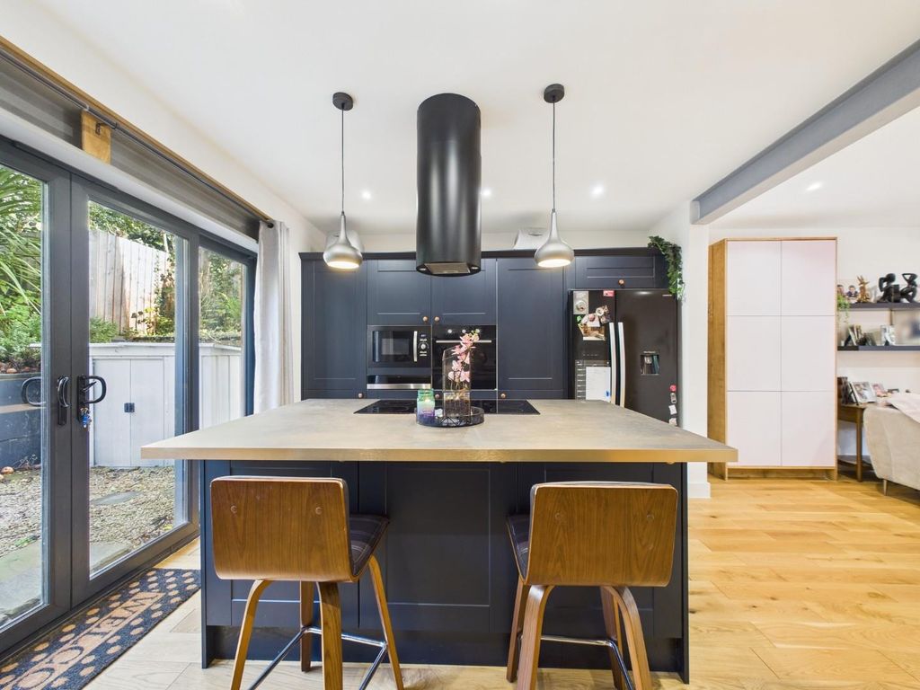 Property photo 2 of 40 Cam01530G0-Pr0355-Still028.Jpg