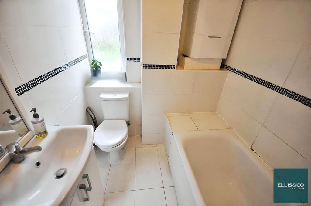 Property photo 2 of 9 Picture No. 42