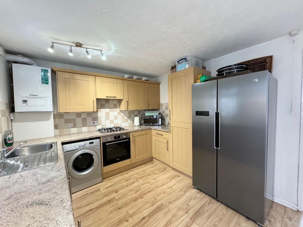 Property photo 3 of 8 Kitchen.Jpg