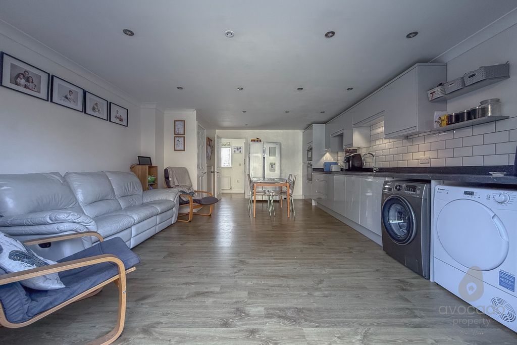 Property photo 3 of 18 4332706