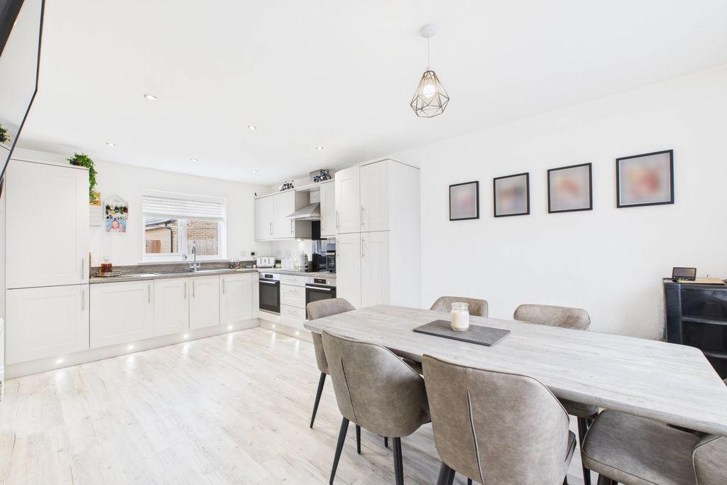 Property photo 3 of 26 Kitchen Diner