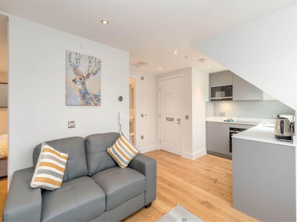 Property photo 2 of 7 45542_Flat_8_004