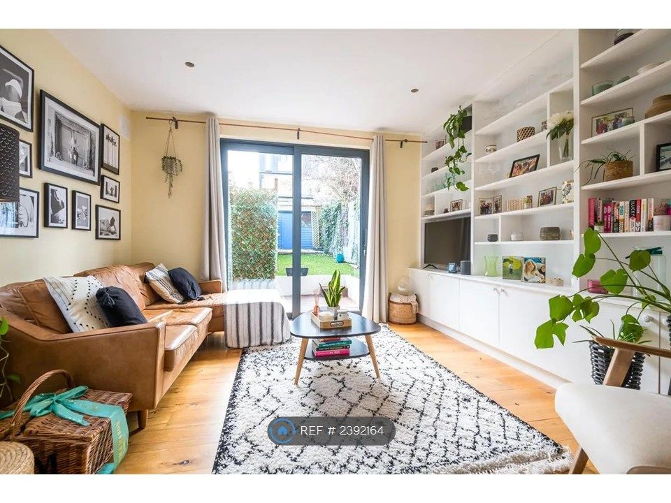 Property photo 1 of 14 Lounge