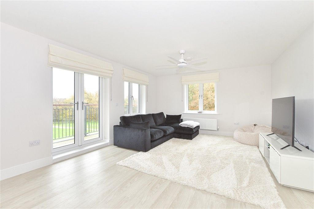 Property photo 2 of 13 Lounge