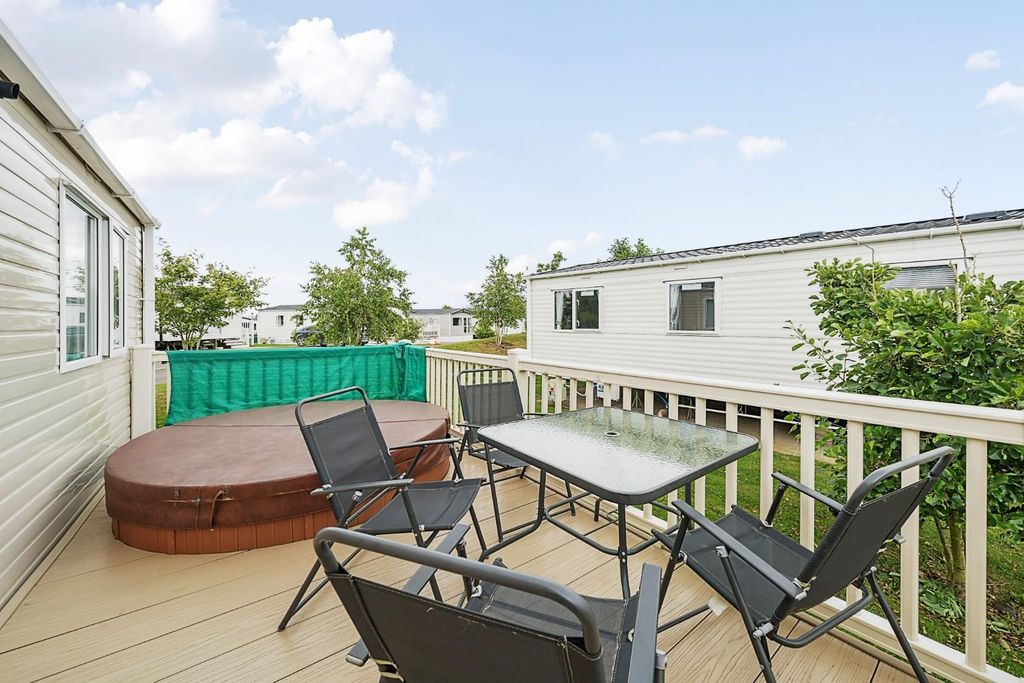 Property photo 2 of 17 Decking.Jpg