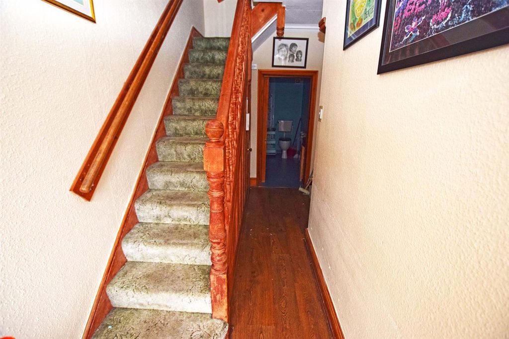 Property photo 3 of 12 Entrance Hall