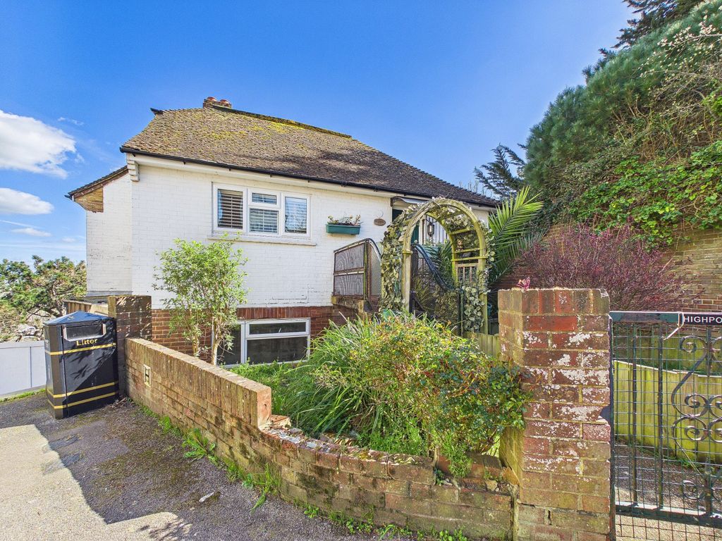 Property photo 2 of 14 High Point