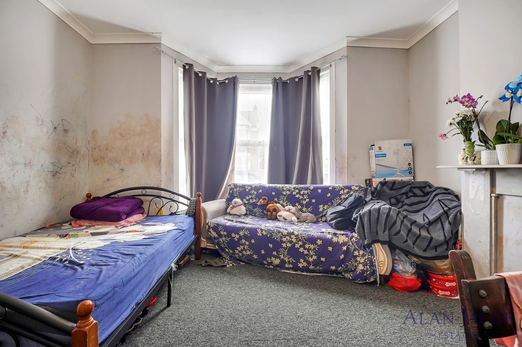 Property photo 2 of 26