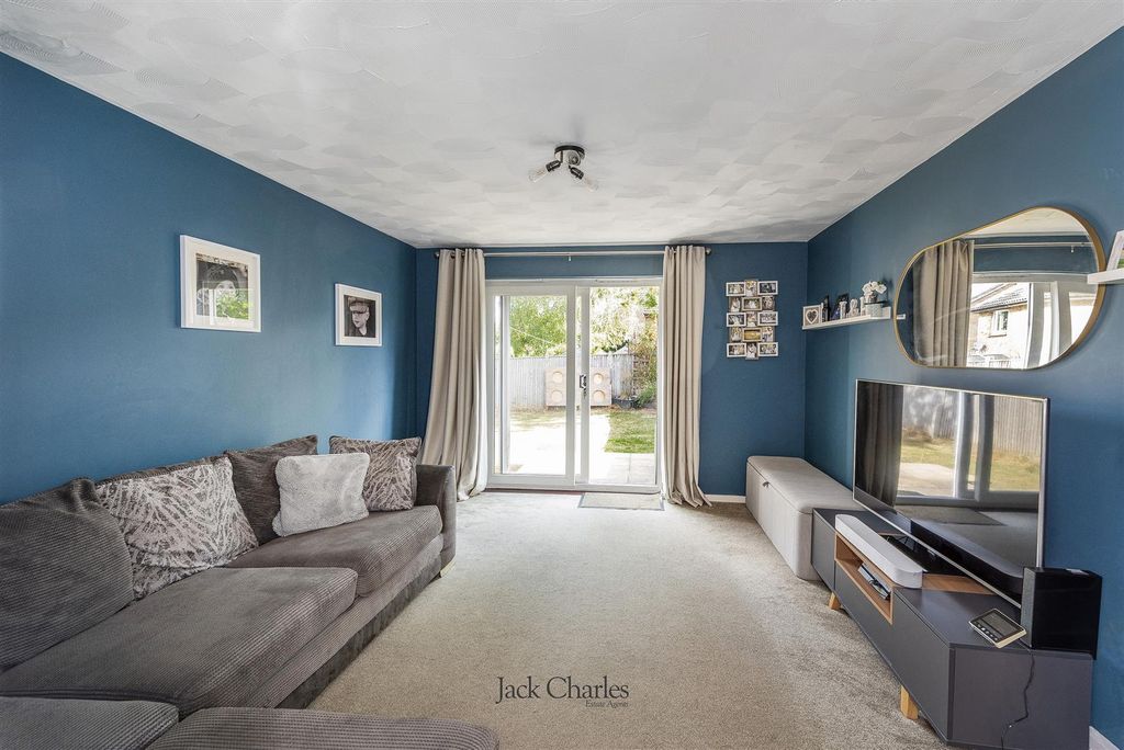 Property photo 3 of 12 5 Hawthorn Walk, Tn2 3Uh 006.Jpg