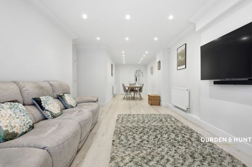 Property photo 3 of 24