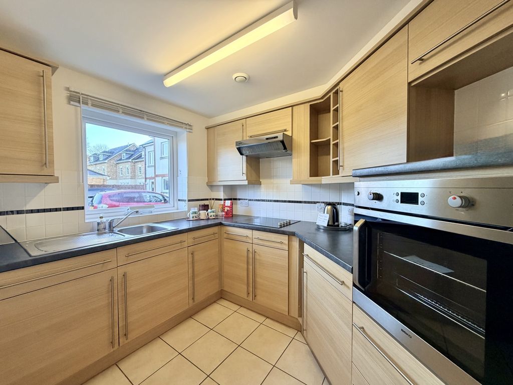 Property photo 3 of 11 14 Farringford Court (1)