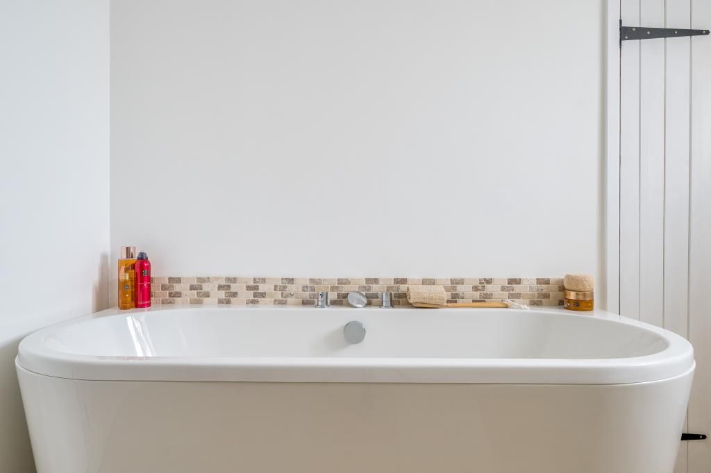 Property photo 2 of 20 Bathroom