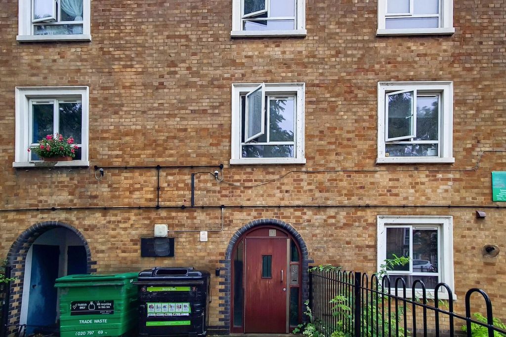 Property photo 2 of 8