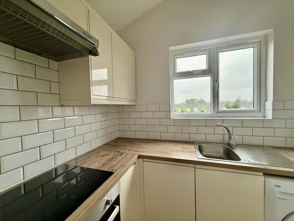 Property photo 2 of 8 Kitchen